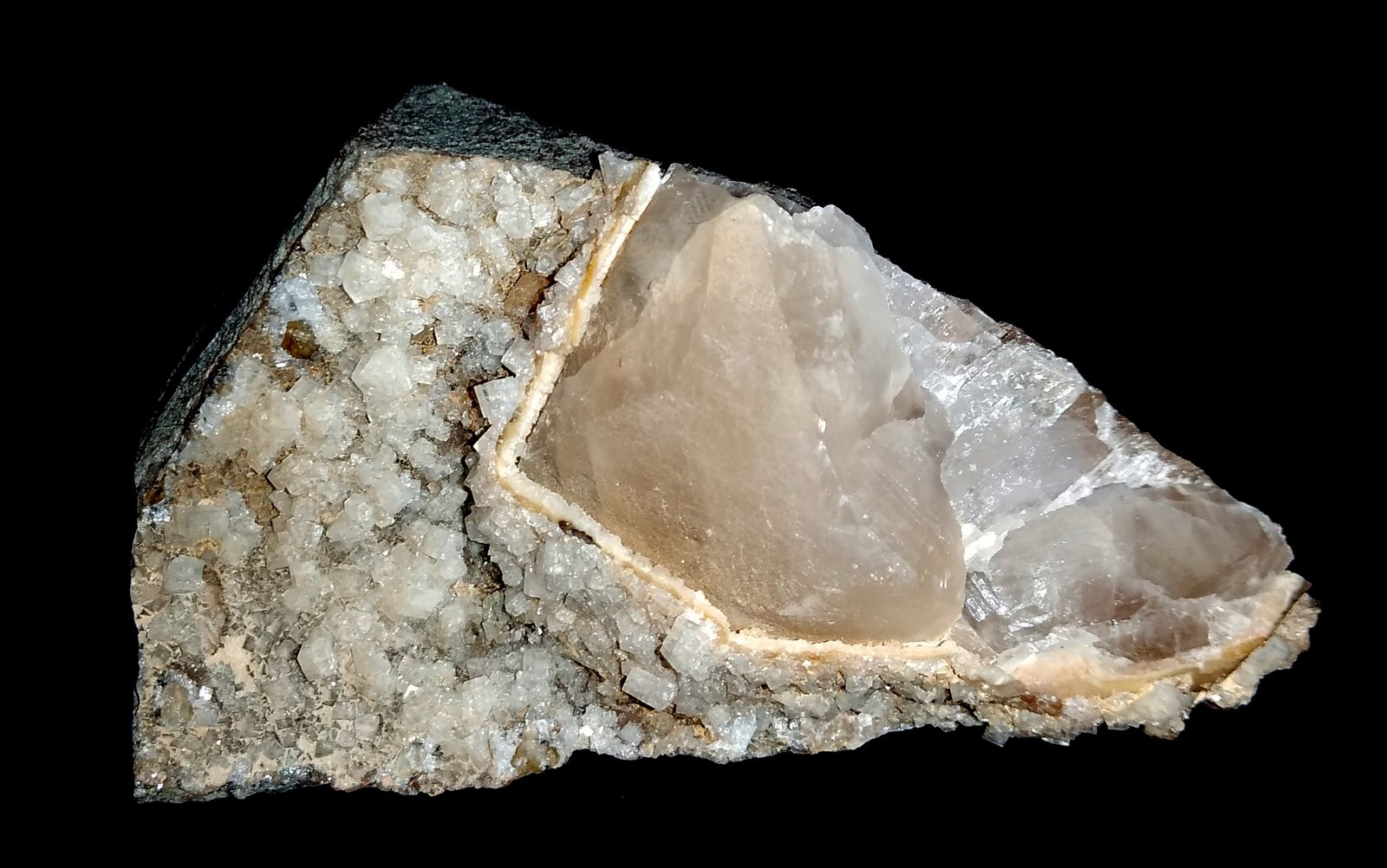 'Chabazite'
11 x 5 x 4,5 cm
(Autor: Anísio Cláudio)