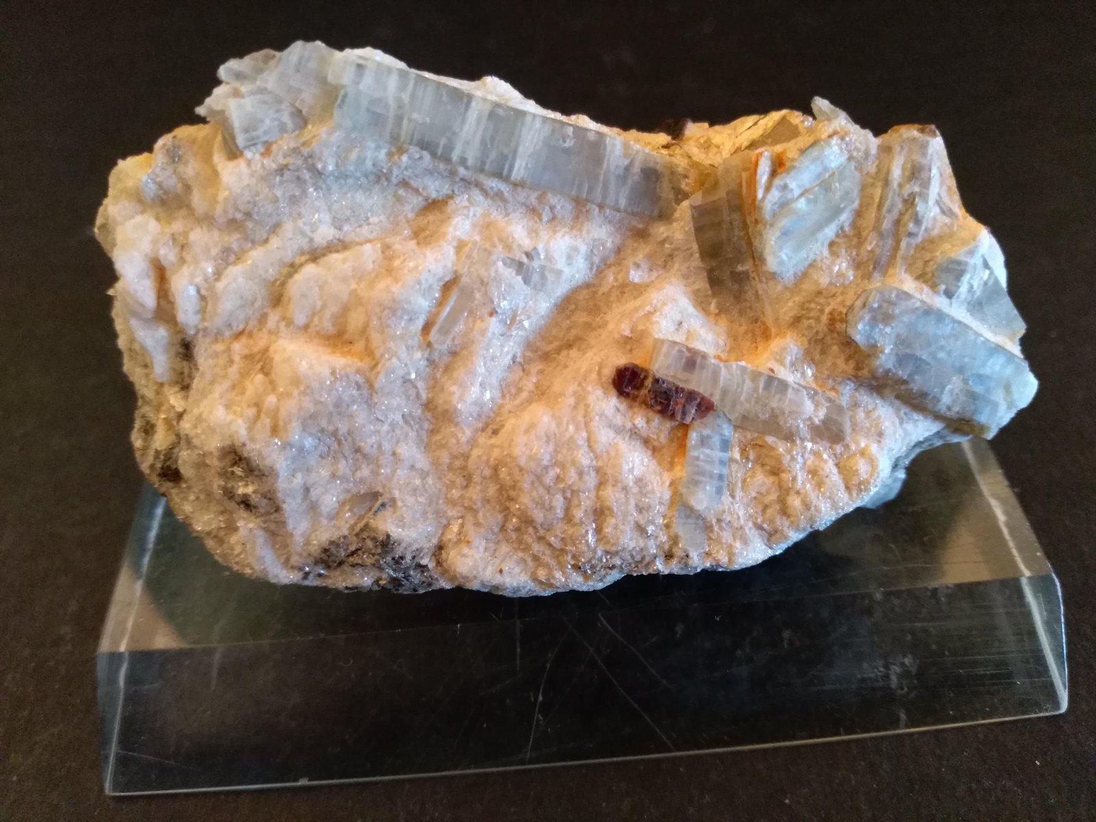 Kyanite, Staurolite
71 x 38 mm
(Autor: Sante Celiberti)