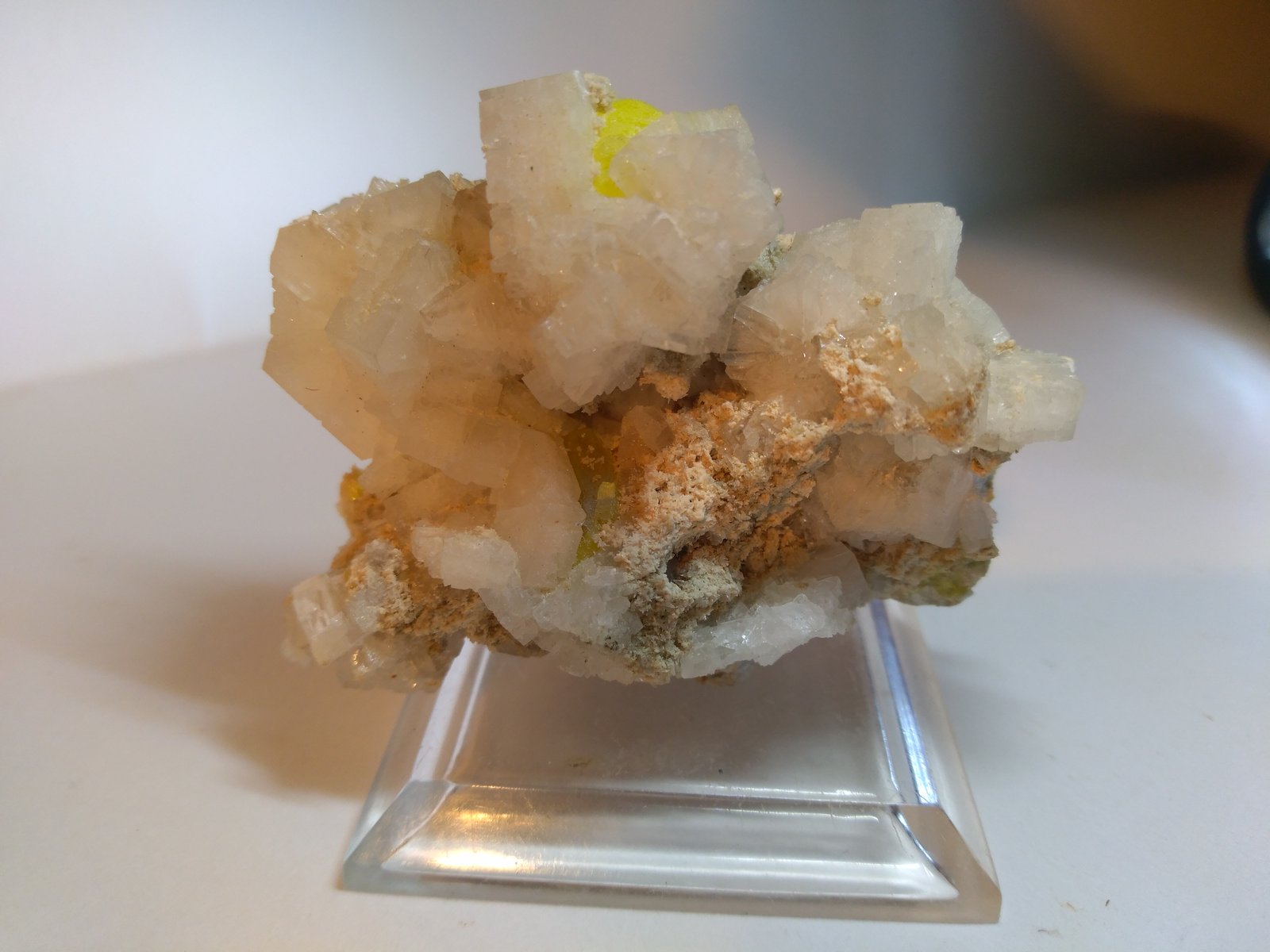 Aragonite, Sulphur
55 x 40 mm
(Autor: Sante Celiberti)