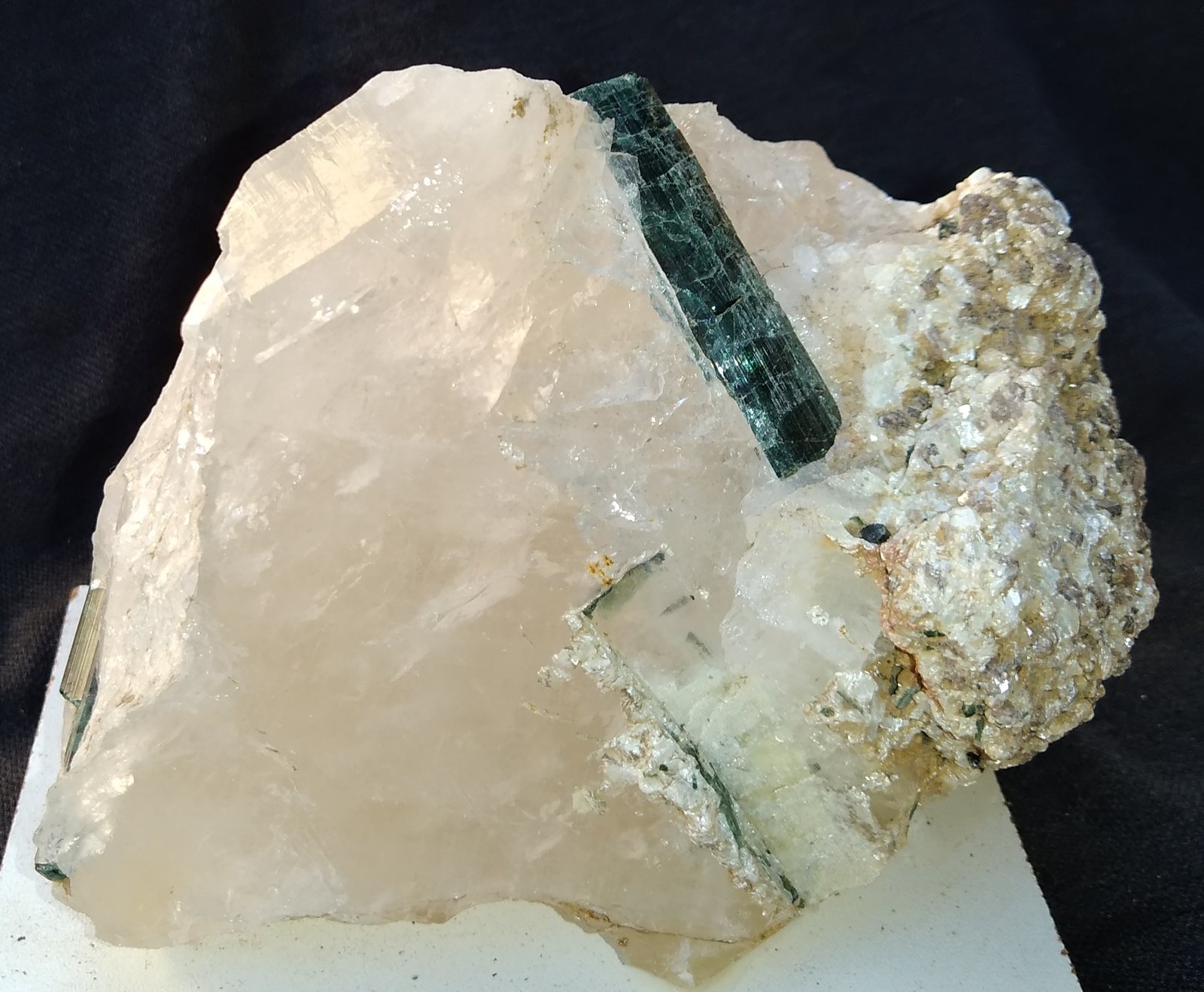 Elbaite
15 x 13 x 11 cm
(Autor: Anísio Cláudio)