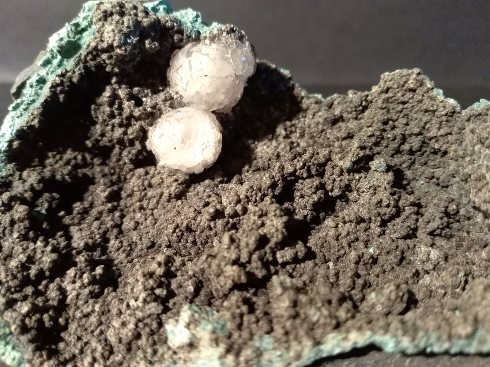 Stilbite-Ca, Celadonite
84 x 60 mm
(Autor: Sante Celiberti)