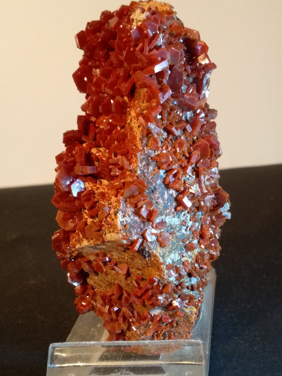 Vanadinite
98 x 59 mm
(Autor: Sante Celiberti)