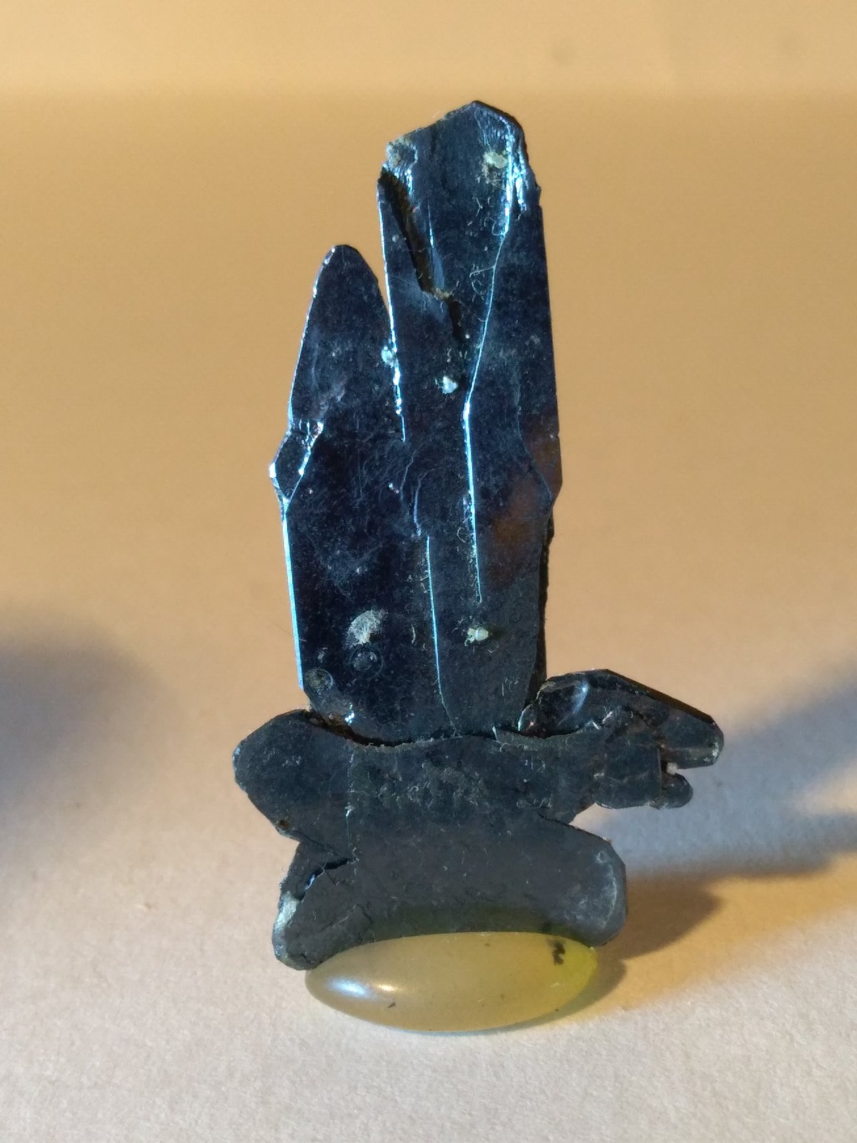 Hematite
42 x 24 x 1 mm
(Autor: Sante Celiberti)