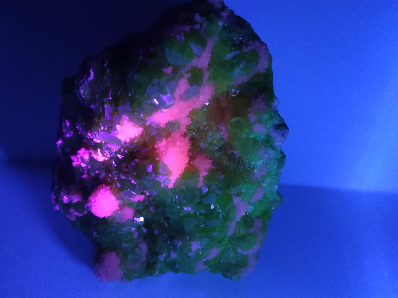 Sulphur, Aragonite
14,5 x 13,5 cm
(Autor: Sante Celiberti)