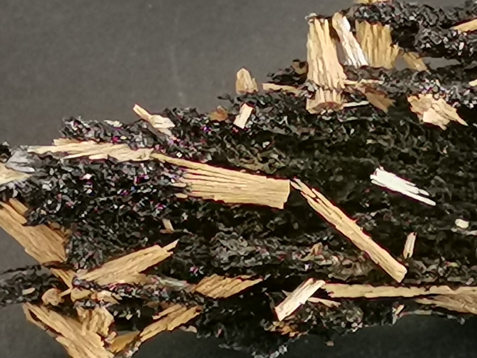 Vanadinite
7 cm x 2,5 cm
(Autor: Enrique Llorens)