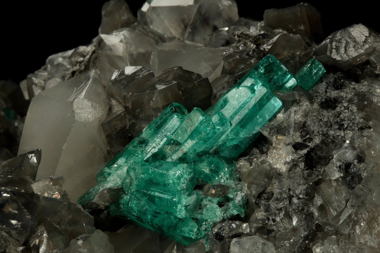 Beryl (variety emerald), Calcite, Fluorite
170x120x95mm, aggregate=50x22mm
(Autor: Fiebre Verde)