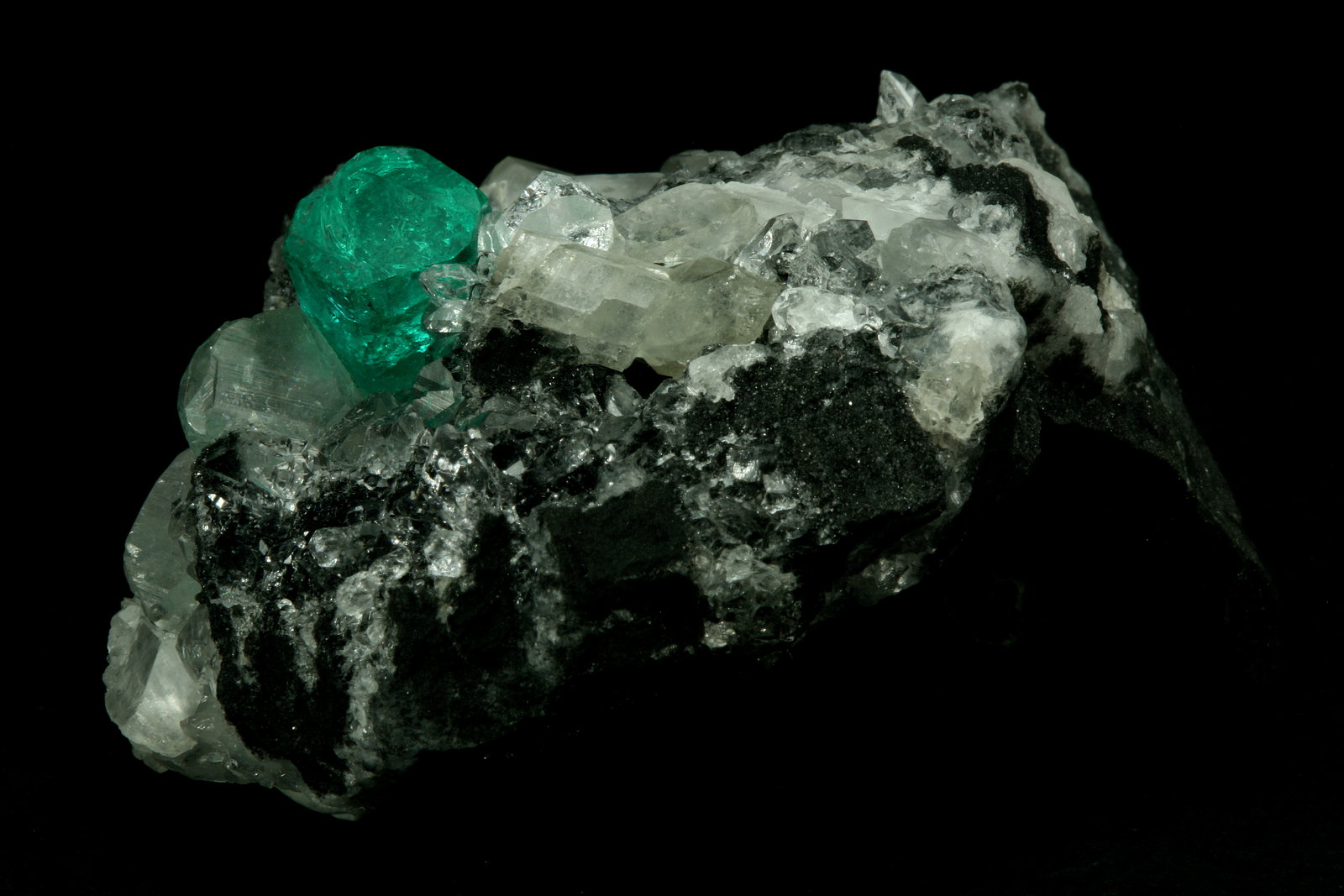 Beryl (variety emerald), Calcite, Quartz
60x46x42mm, xl=13mm
(Autor: Fiebre Verde)