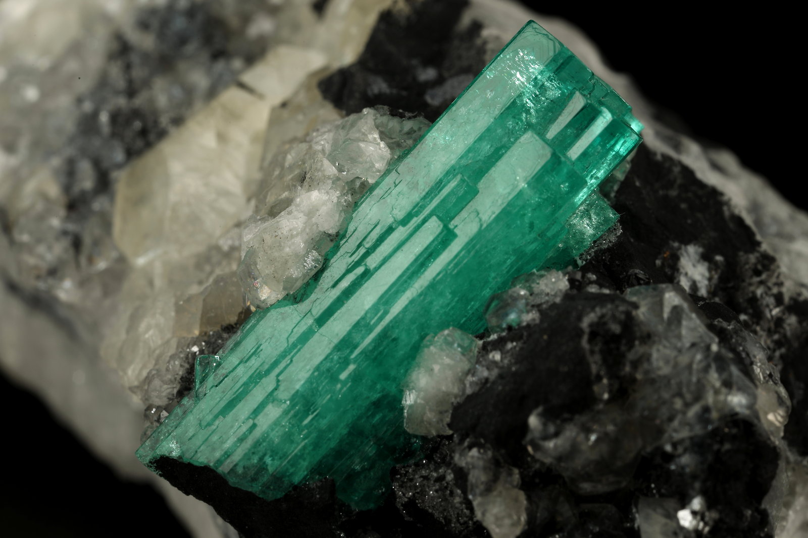Beryl (variety emerald), Calcite
58x31x34mm, xl aggregate=25x8mm
(Autor: Fiebre Verde)