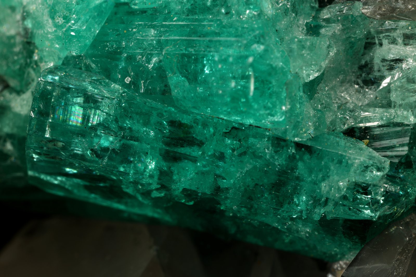 Beryl (variety emerald), Calcite, Fluorite
xl=15mm
(Autor: Fiebre Verde)