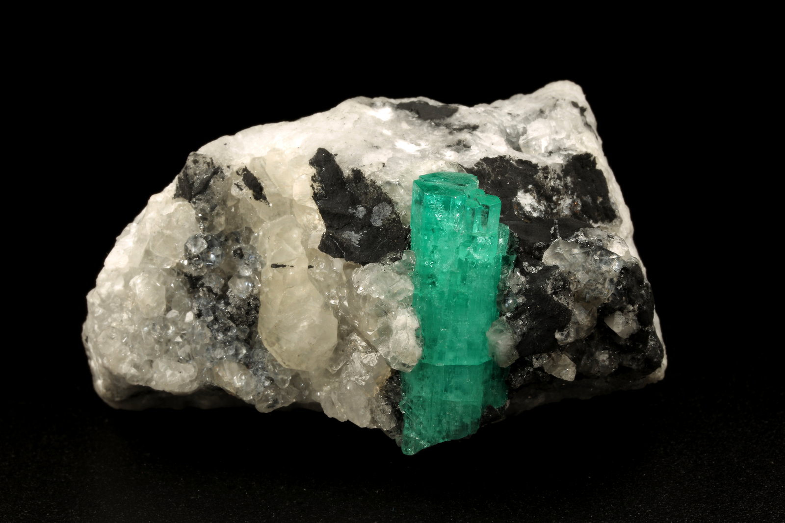 Beryl (variety emerald), Calcite
58x31x34mm, crystal aggregate=25x8mm
(Autor: Fiebre Verde)
