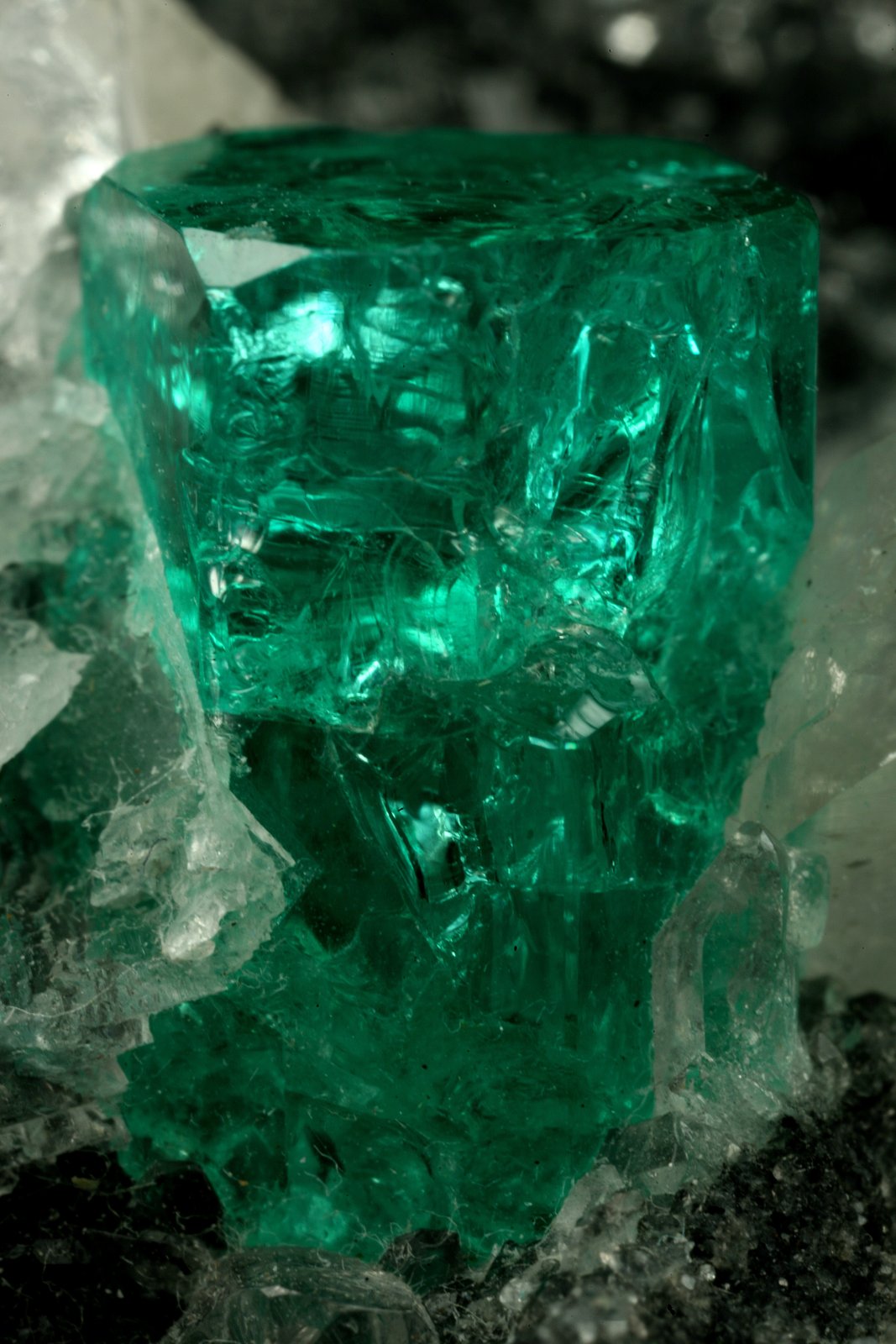 Beryl (variety emerald), Calcite, Quartz
60x46x42mm, xl=13mm
(Autor: Fiebre Verde)