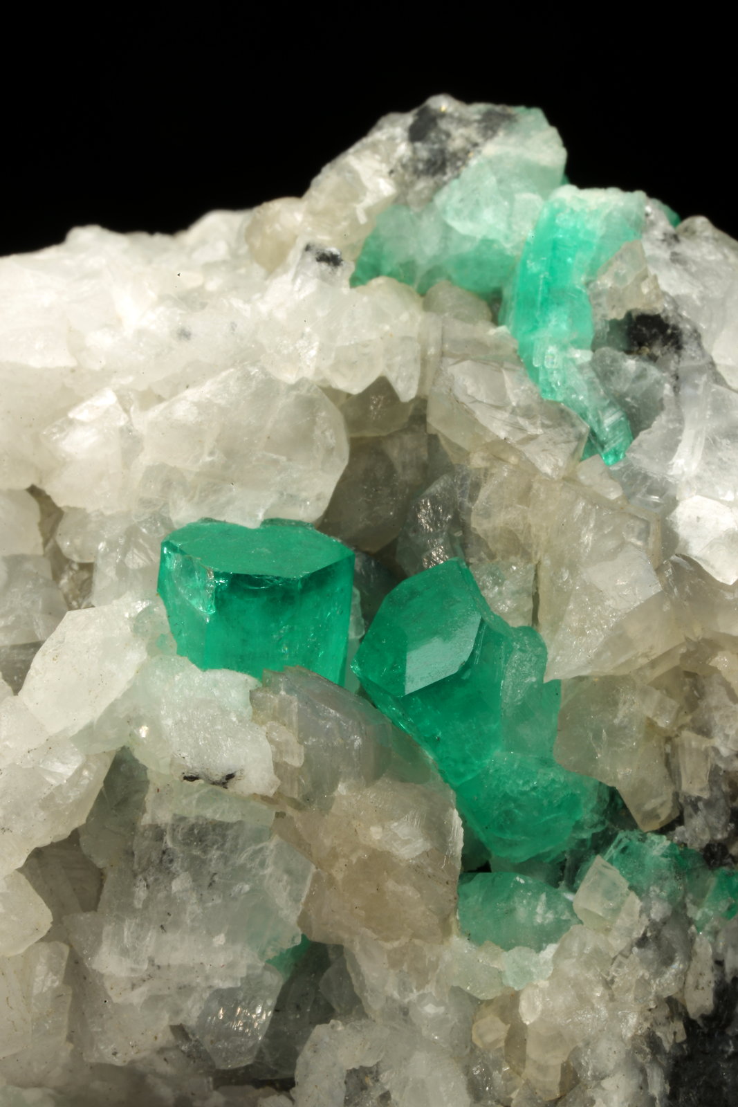 Beryl (variety emerald), Calcite, Dolomite, Pyrite
52x56x46mm, xls=10 & 5mm
(Autor: Fiebre Verde)