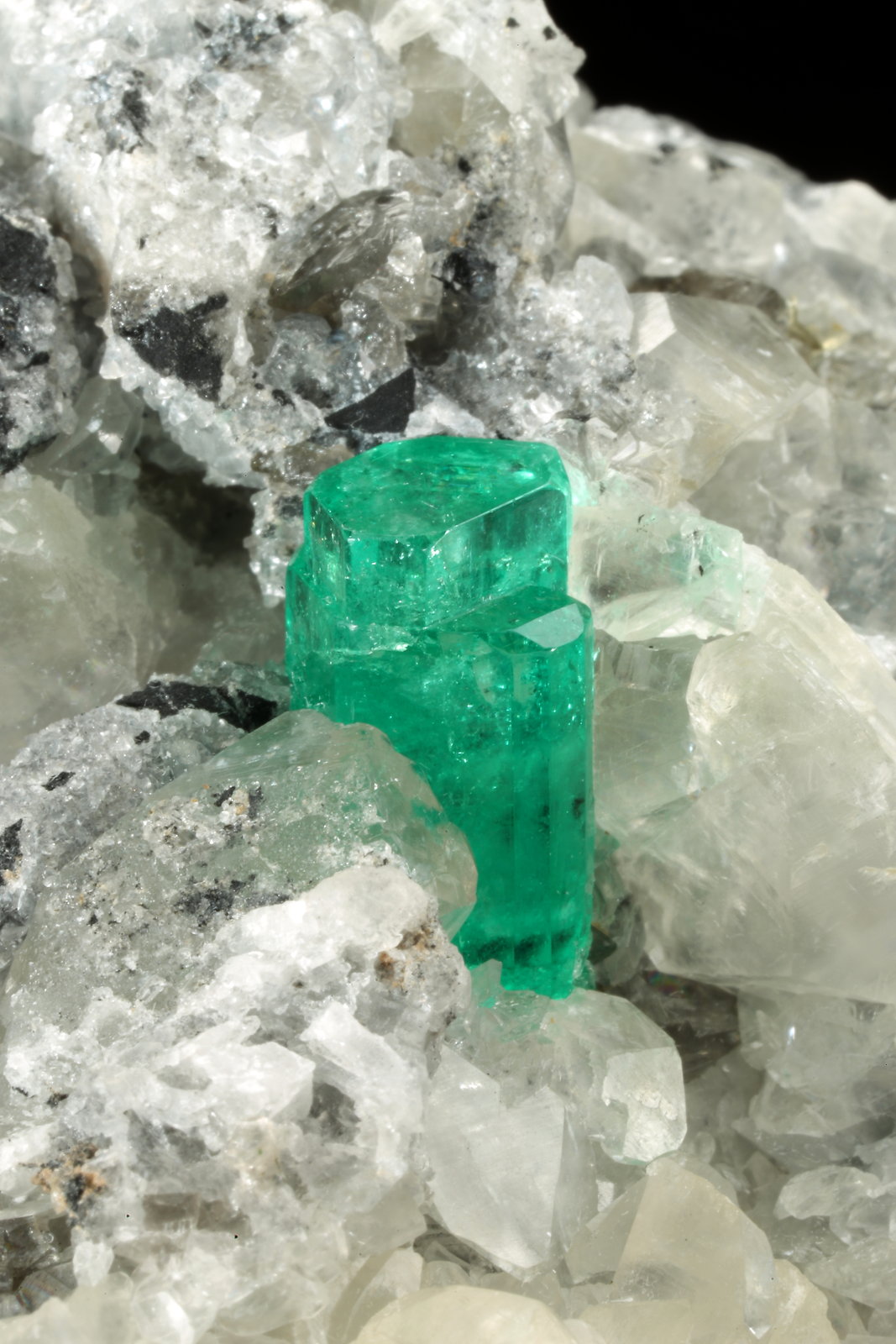 Beryl (variety emerald), Calcite, Pyrite
65x90x85mm, aggregate=14x9mm
(Autor: Fiebre Verde)