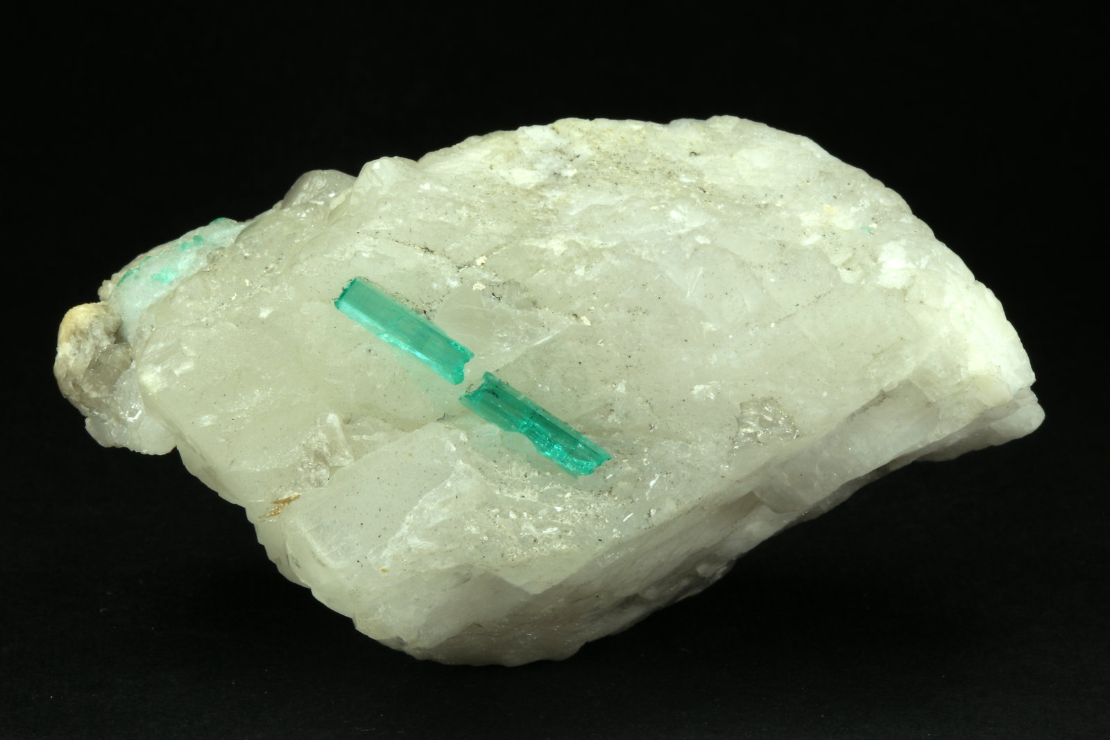 Beryl (variety emerald), Calcite
75x44x39mm, xl=22mm (combined size)
(Autor: Fiebre Verde)