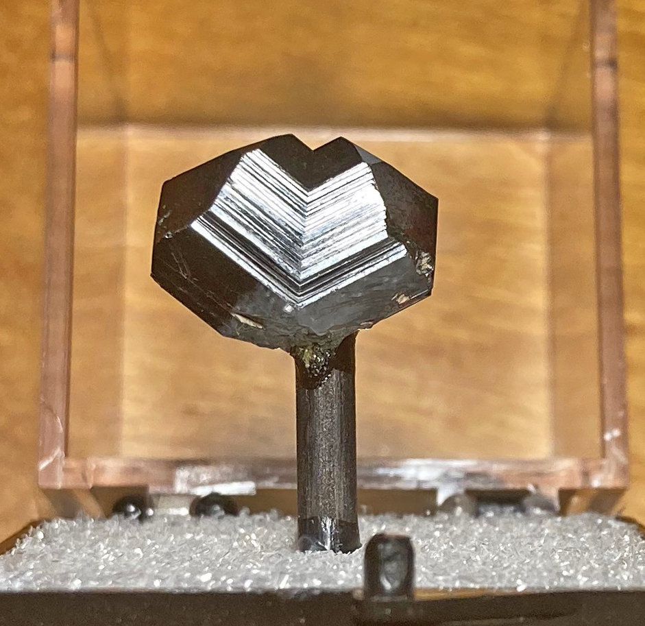 Rutile
2 cm wide
(Autor: Pete Richards)