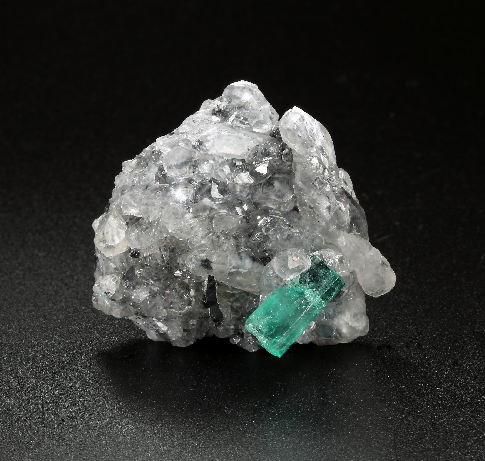 Beryl (variety emerald), Calcite
39mm x 32mm x 21mm, xl=12mm
(Autor: Fiebre Verde)