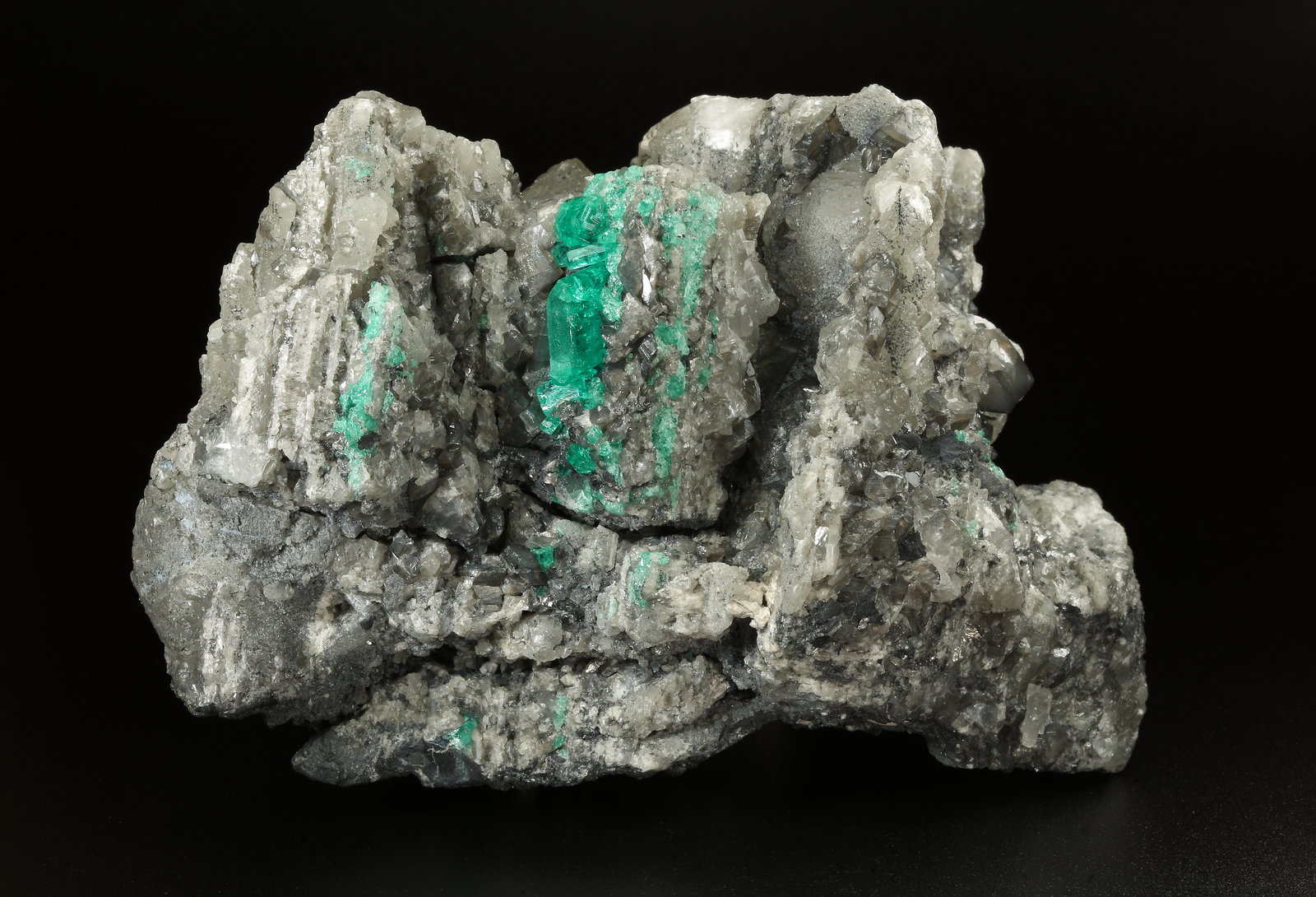 Beryl (variety emerald), Calcite, Dolomite
120x83x68mm, main xl=14mm
(Autor: Fiebre Verde)
