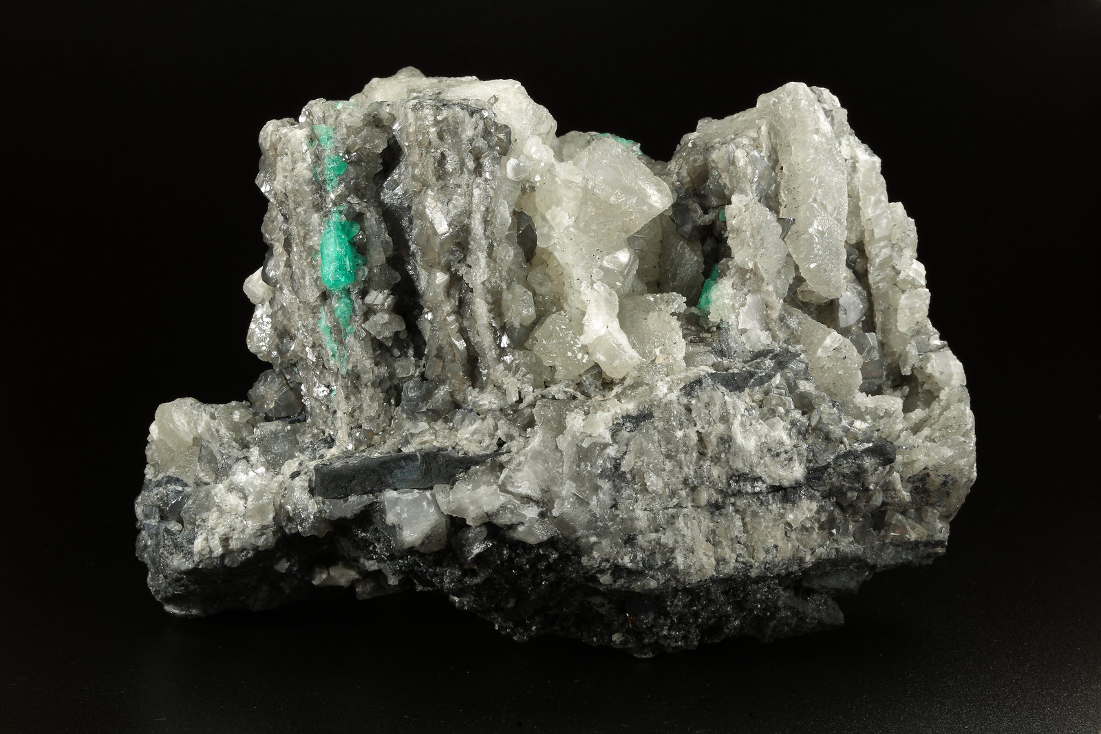 Beryl (variety emerald), Calcite, Dolomite
120x83x68mm, main xl=14mm
(Autor: Fiebre Verde)