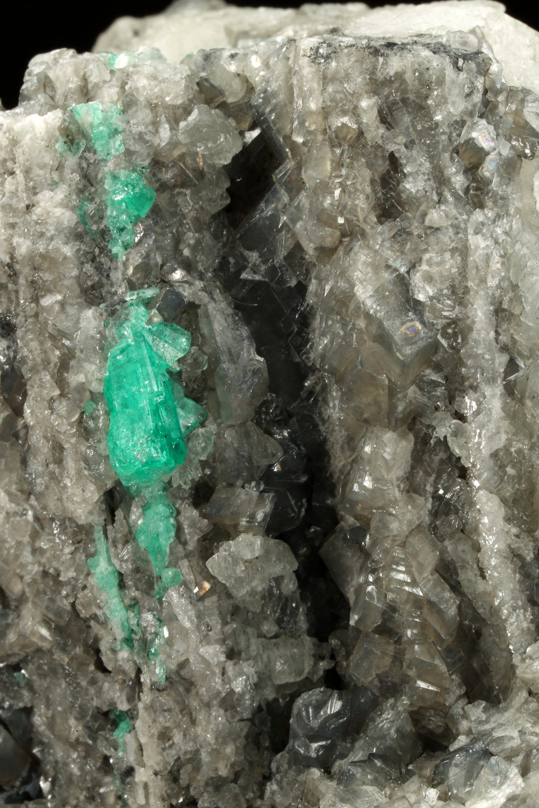 Beryl (variety emerald), Calcite, Dolomite
120x83x68mm, main xl=14mm
(Autor: Fiebre Verde)