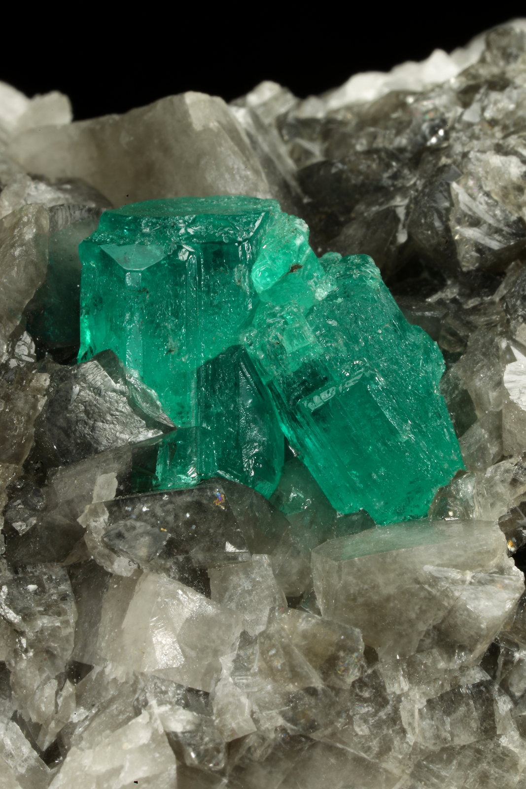 Beryl (variety emerald), Calcite, Dolomite
79x49x66mm, largest xl=13x9mm
(Autor: Fiebre Verde)