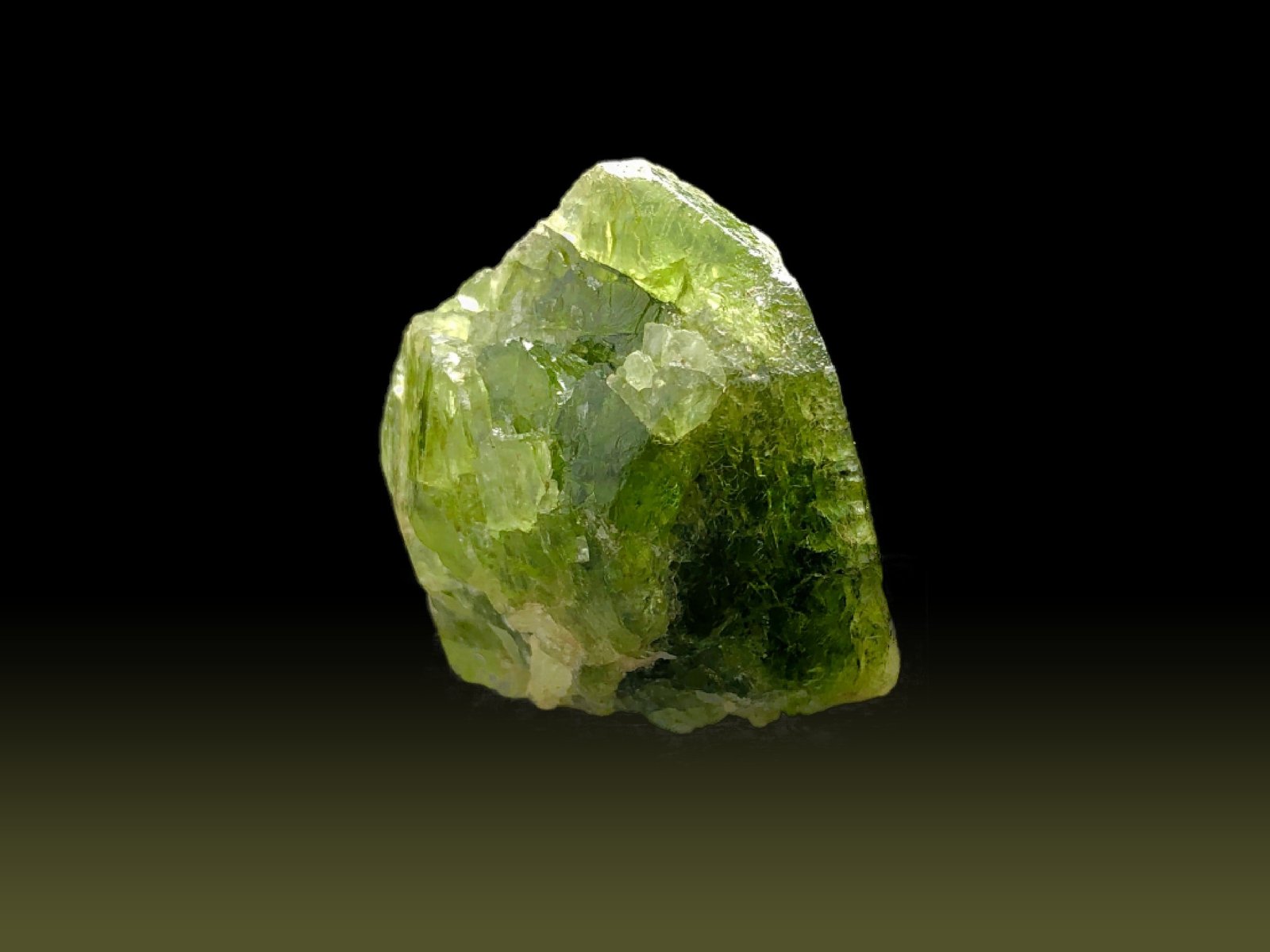 Diopside
35 mm x 31 mm x 16 mm
(Autor: Firmo Espinar)