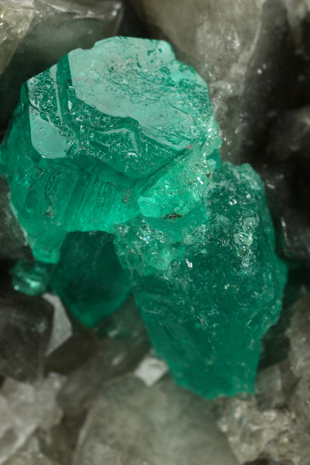 Beryl (variety emerald), Calcite, Dolomite
79x49x66mm, largest xl=13x9mm
(Autor: Fiebre Verde)