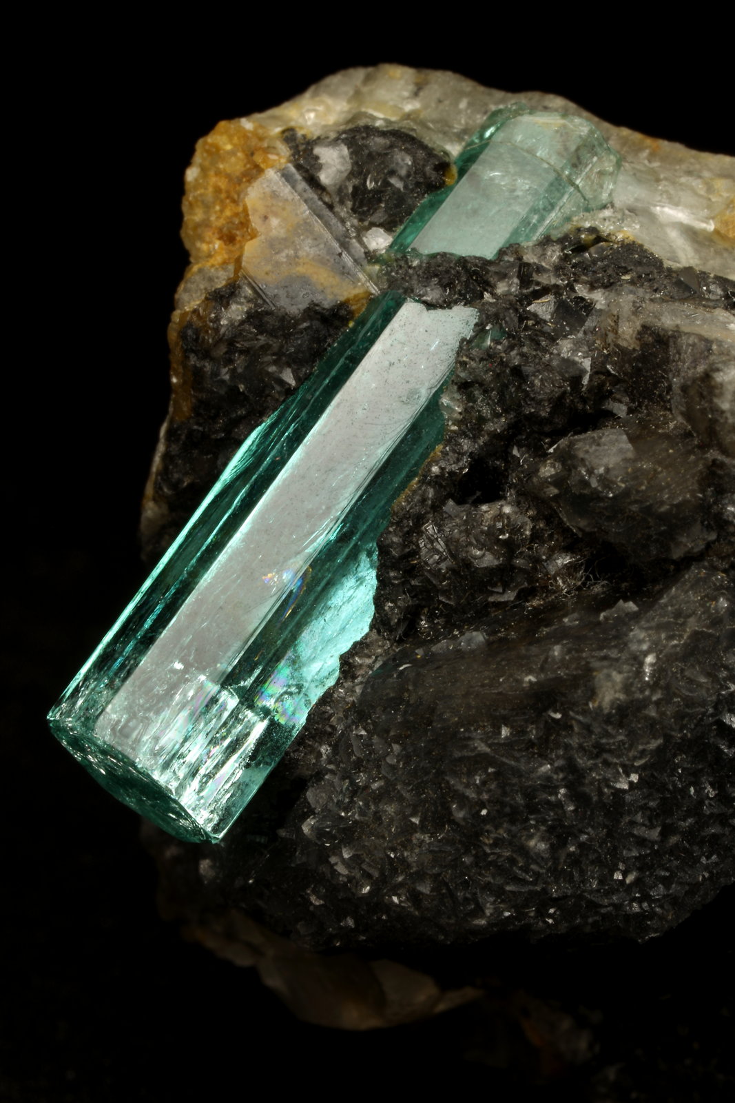 Beryl (variety emerald), Calcite
62x27x39mm, original xl=25mm
(Autor: Fiebre Verde)