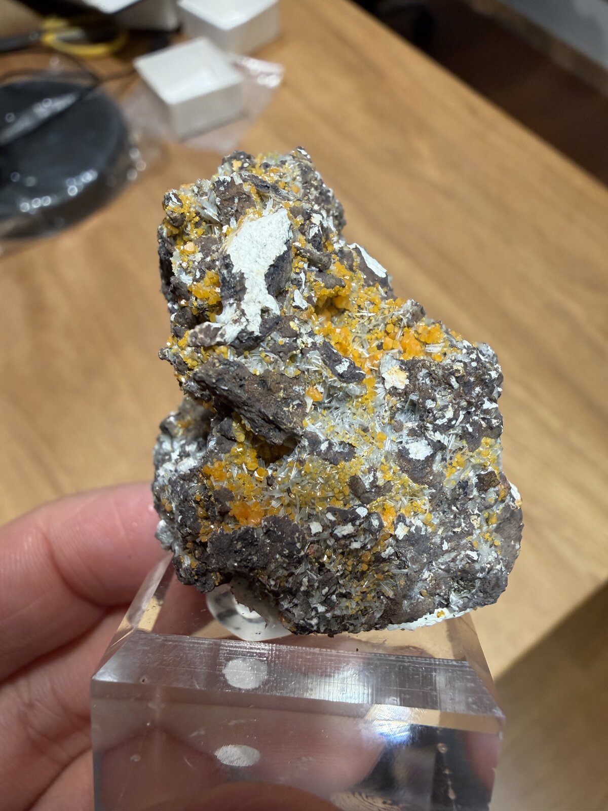 Wulfenite
36mm x 35mm x 31mm
(Autor: QT.JojoGuo)