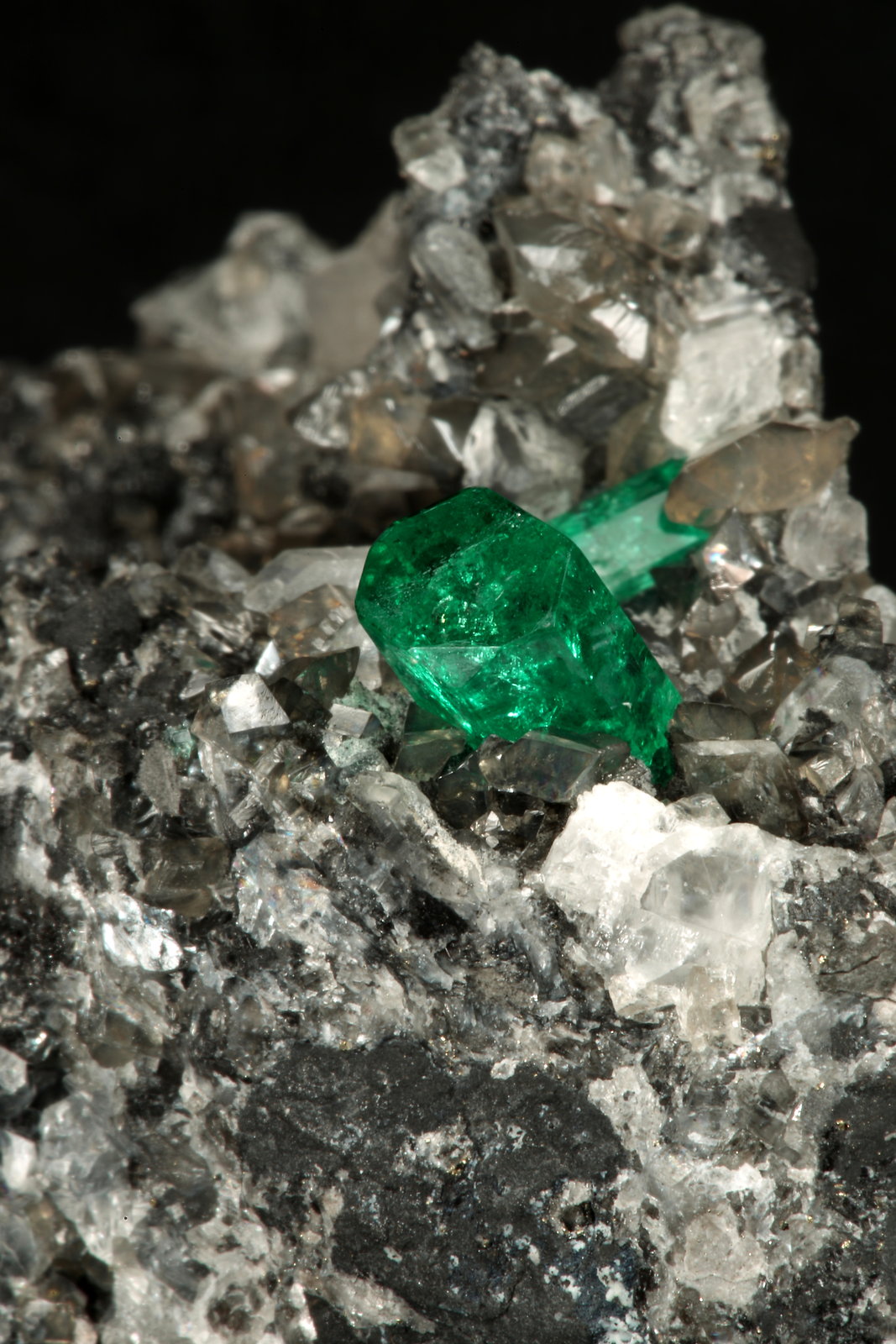 Beryl (variety emerald), Calcite
83x27x62mm, xl=9mm
(Autor: Fiebre Verde)