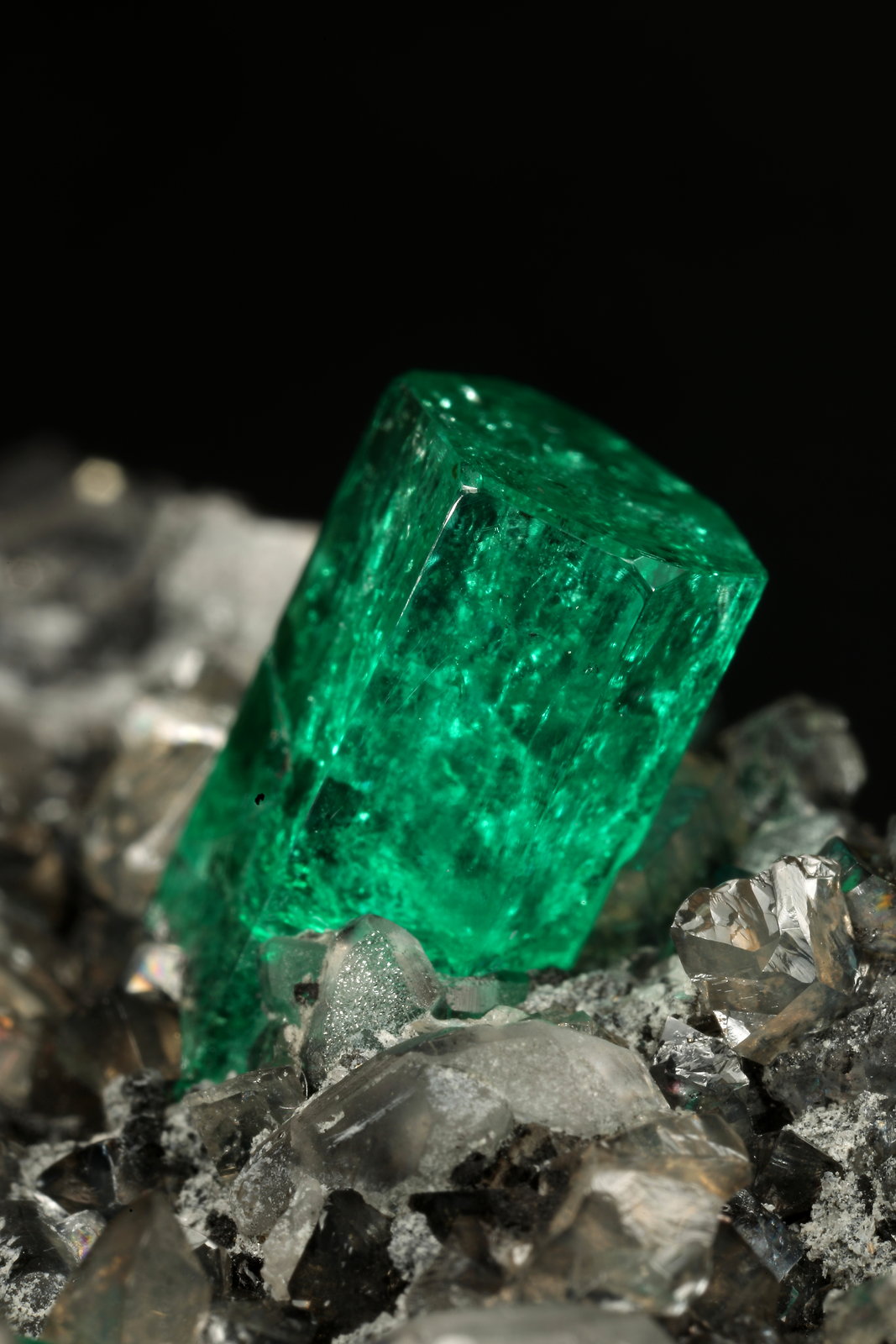 Beryl (variety emerald), Calcite
83x27x62mm, xl=9mm
(Autor: Fiebre Verde)
