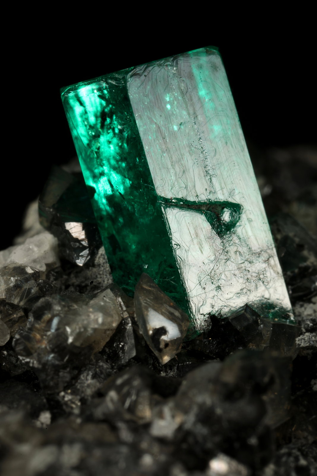 Beryl (variety emerald), Calcite
83x27x62mm, xl=9mm
(Autor: Fiebre Verde)