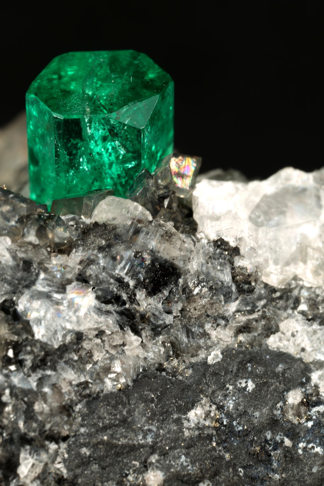Beryl (variety emerald), Calcite
83x27x62mm, xl=9mm
(Autor: Fiebre Verde)