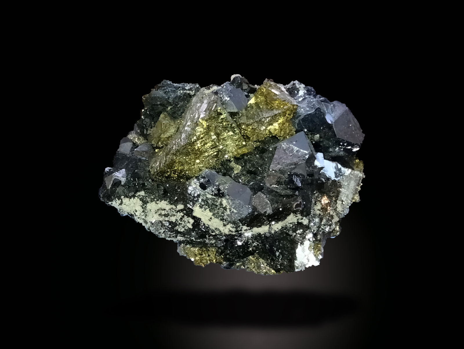 Chalcopyrite and Galena
55 mm x 47 mm x 33 mm
(Autor: Firmo Espinar)