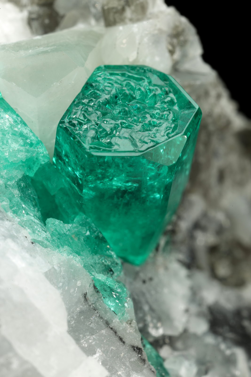 Beryl (variety emerald), Calcite
43x63x56mm, xl=10x6mm
(Autor: Fiebre Verde)