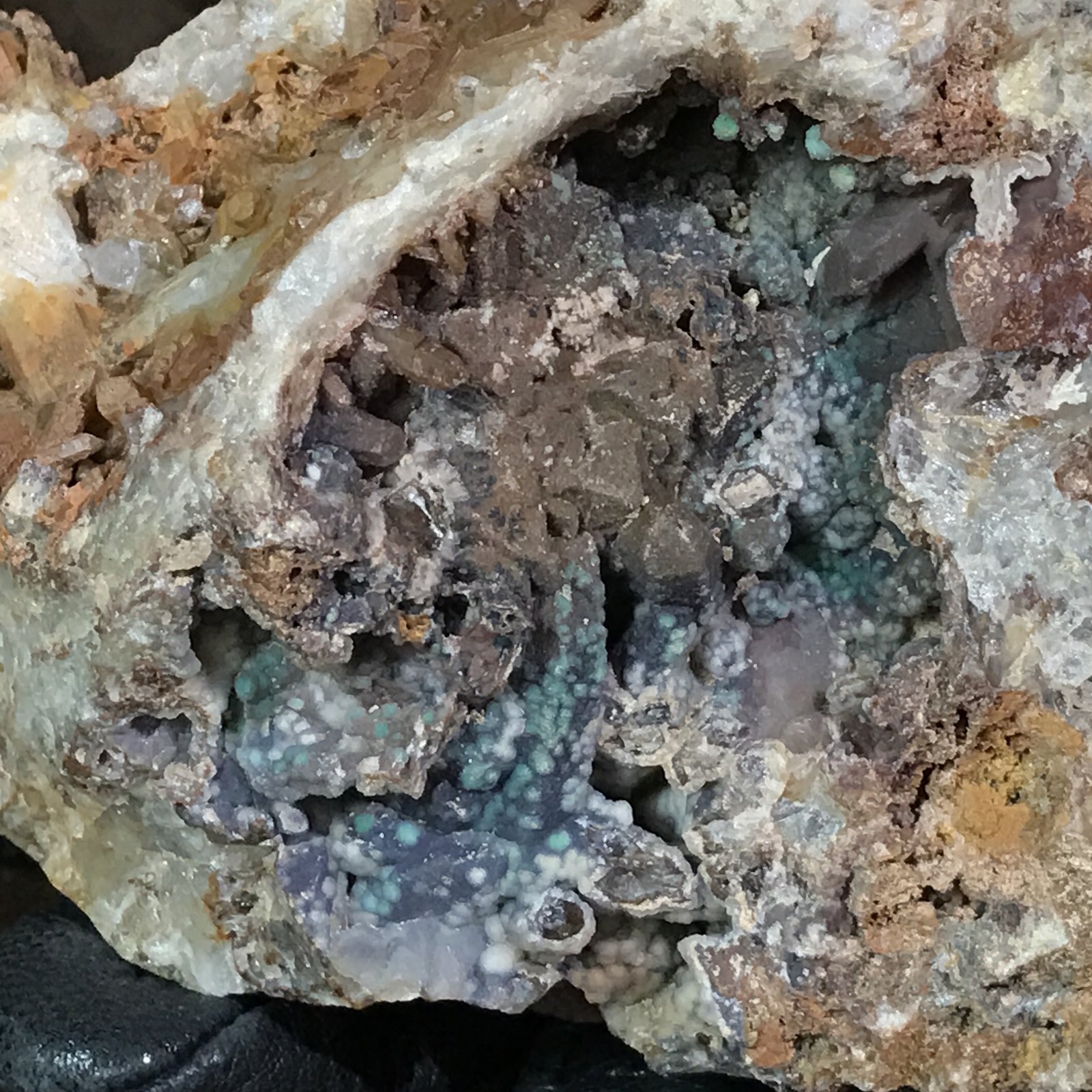 Rosasite, Quartz and Quartz (variety chalcedony)
6cm
(Autor: TripleRoyale)