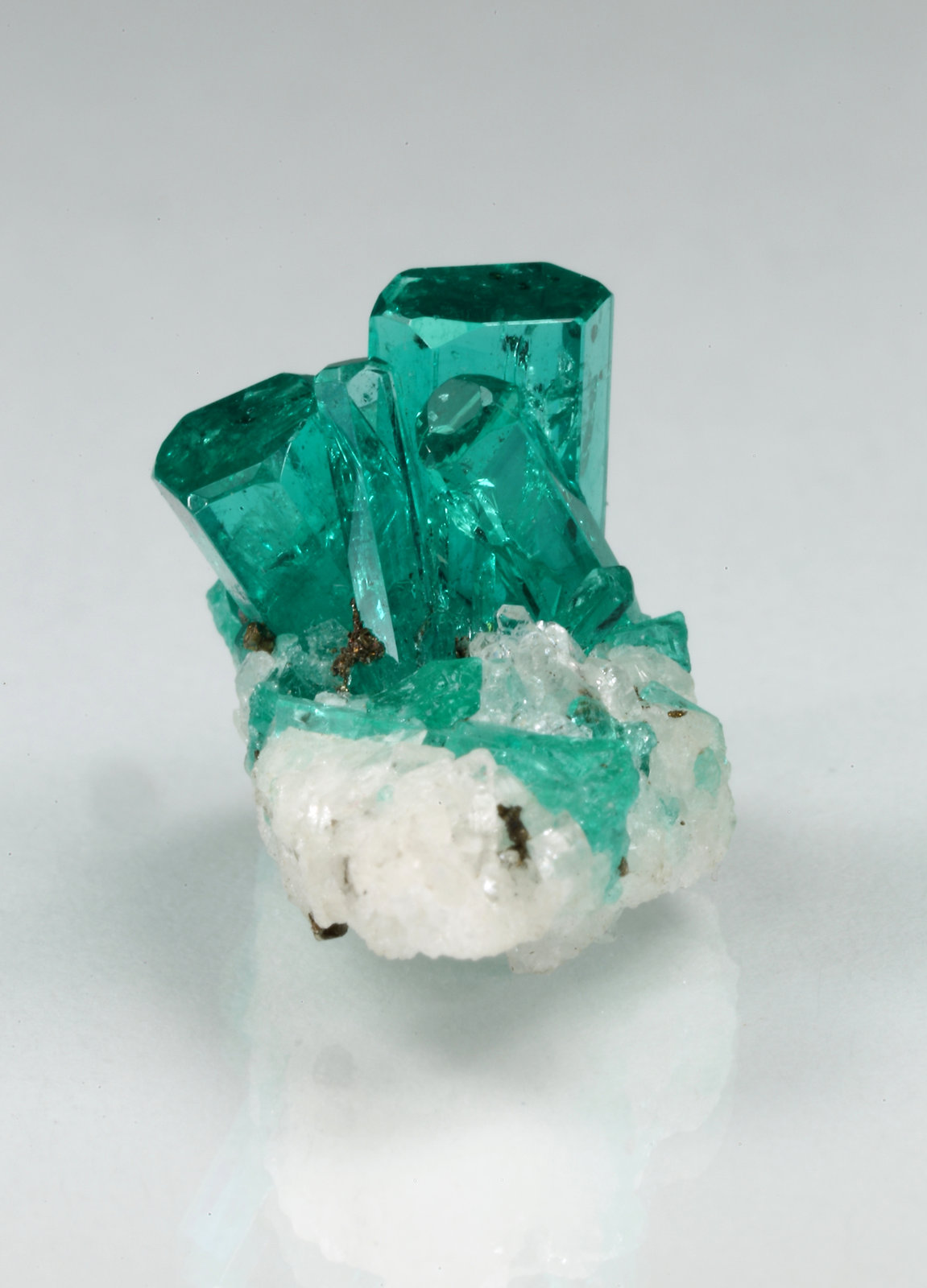 Beryl (variety emerald), Pyrite, Albite (variety cleavelandite)
17mm x 12mm x 12mm, main xl=9mm
(Autor: Fiebre Verde)