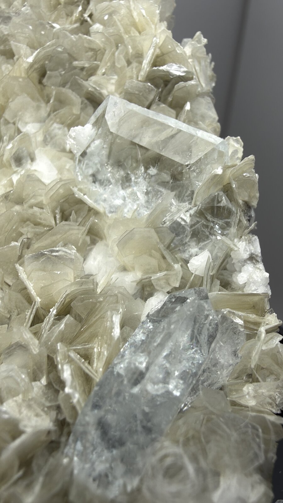 Beryl (variety aquamarine)
66mm x 52mm x 36mm
(Autor: QT.JojoGuo)