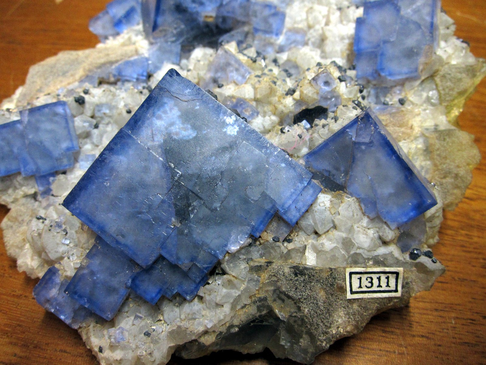 fluorite, quartz
(Autor: Jesse Fisher)