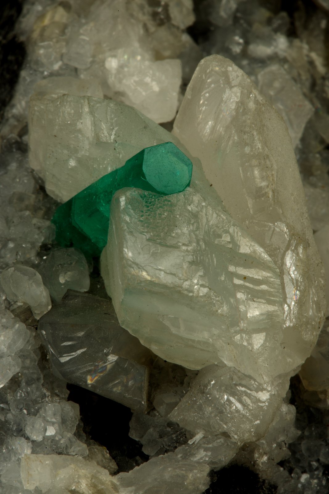 Beryl (variety emerald), Calcite
90x60x65mm, xl=16mm
(Autor: Fiebre Verde)