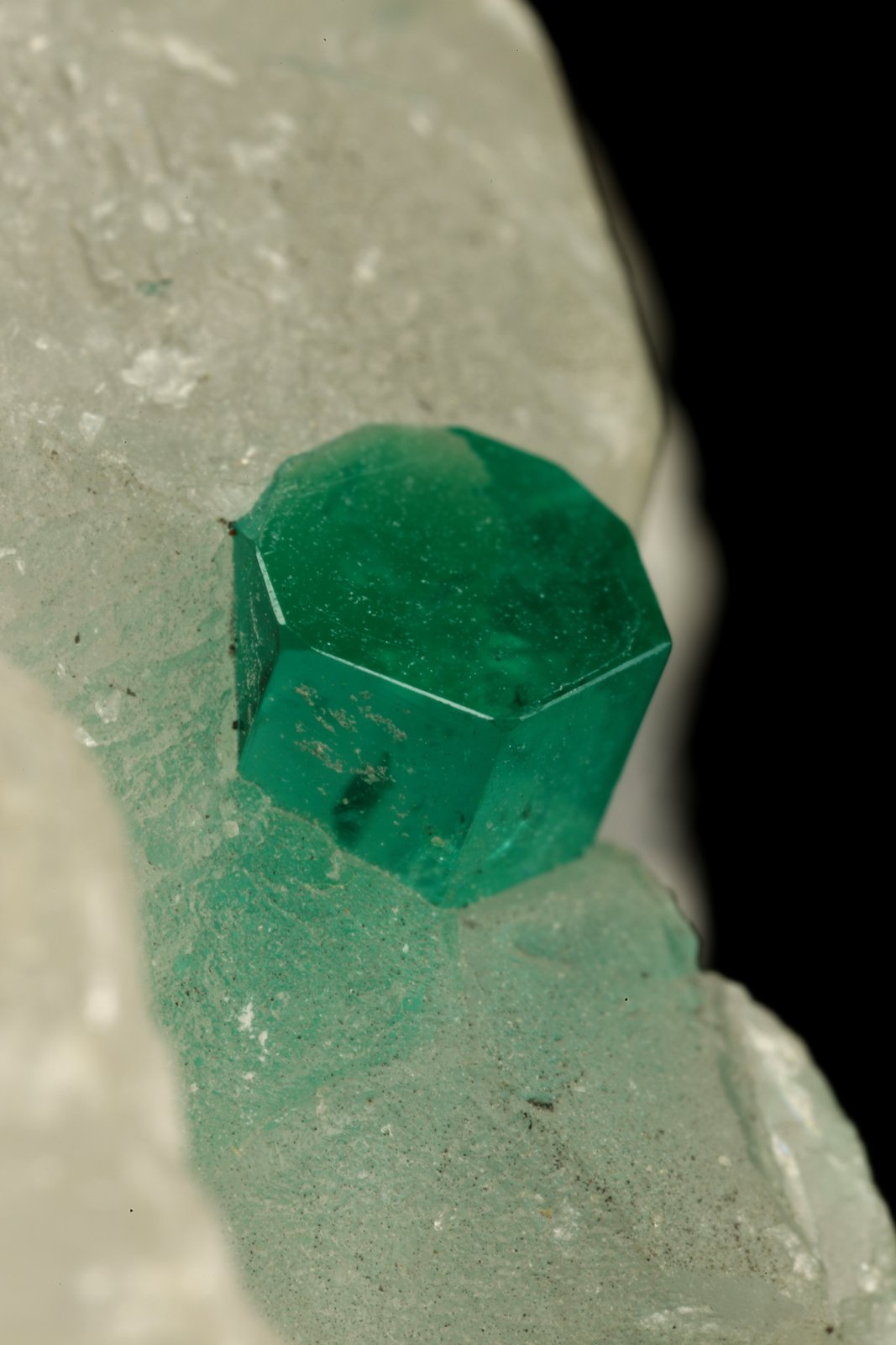 Beryl (variety emerald), Calcite
90x60x65mm, xl=16mm
(Autor: Fiebre Verde)