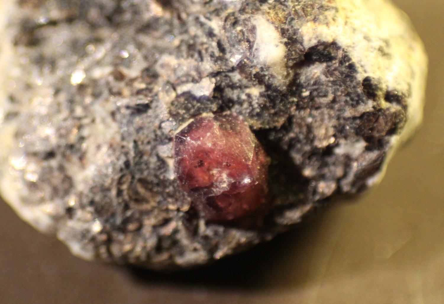 Almandine
Crystal size: 3mm
(Autor: Firmo Espinar)