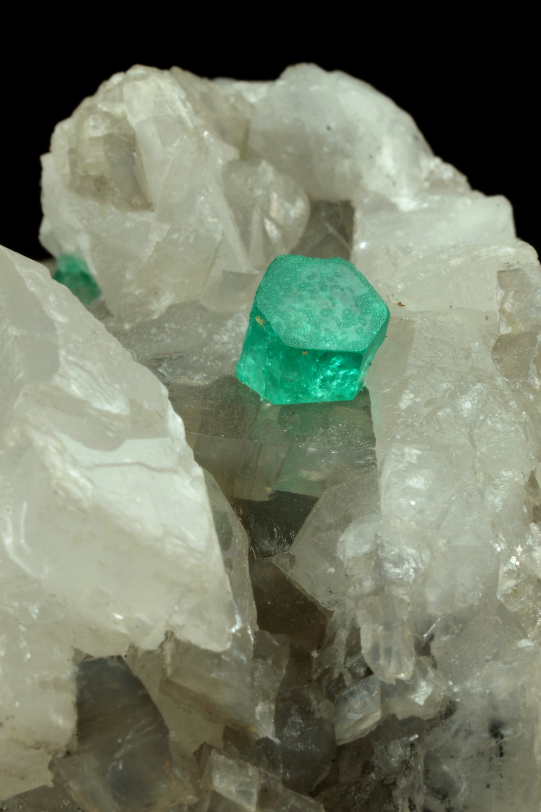 Beryl (variety emerald), Calcite, Dolomite
40x43x40mm, xl=9mm
(Autor: Fiebre Verde)