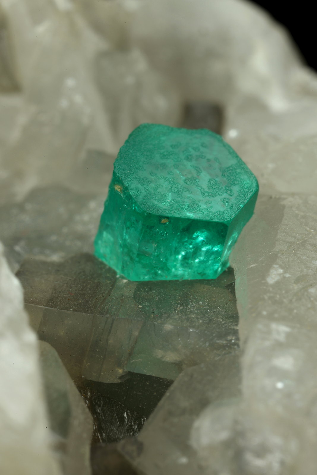 Beryl (variety emerald), Calcite, Dolomite
40x43x40mm, xl=9mm
(Autor: Fiebre Verde)