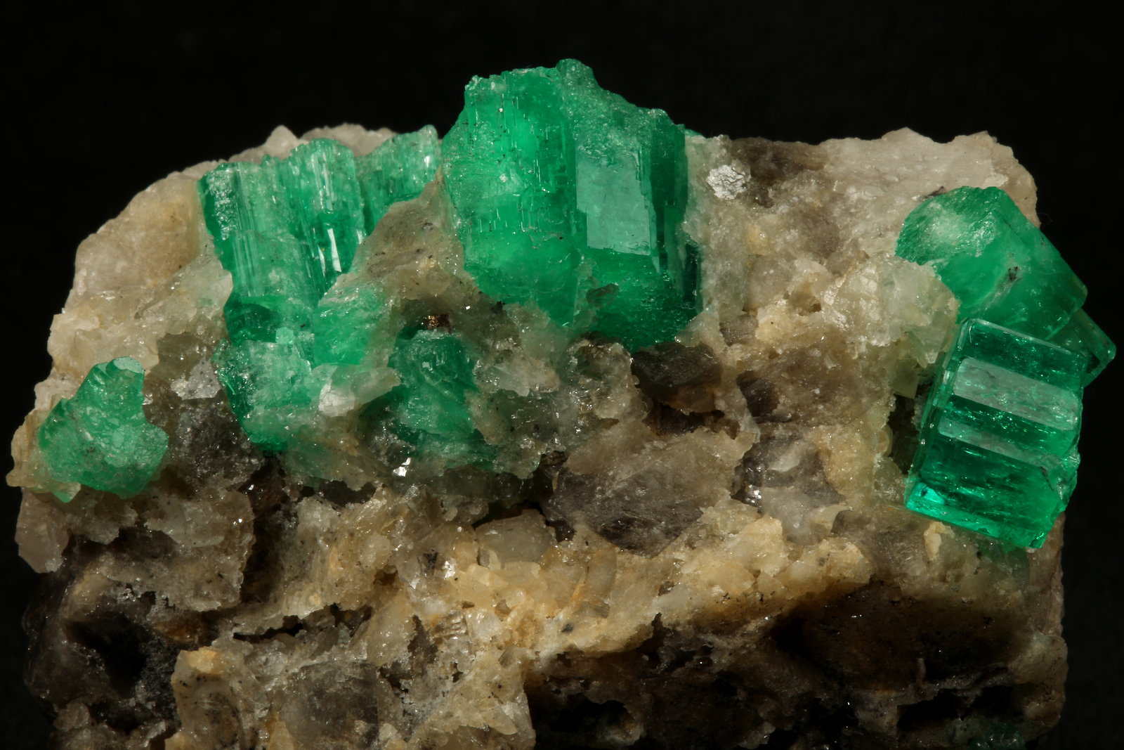 Beryl (variety emerald), Calcite
60x47x49mm, central xl=16mm
(Autor: Fiebre Verde)