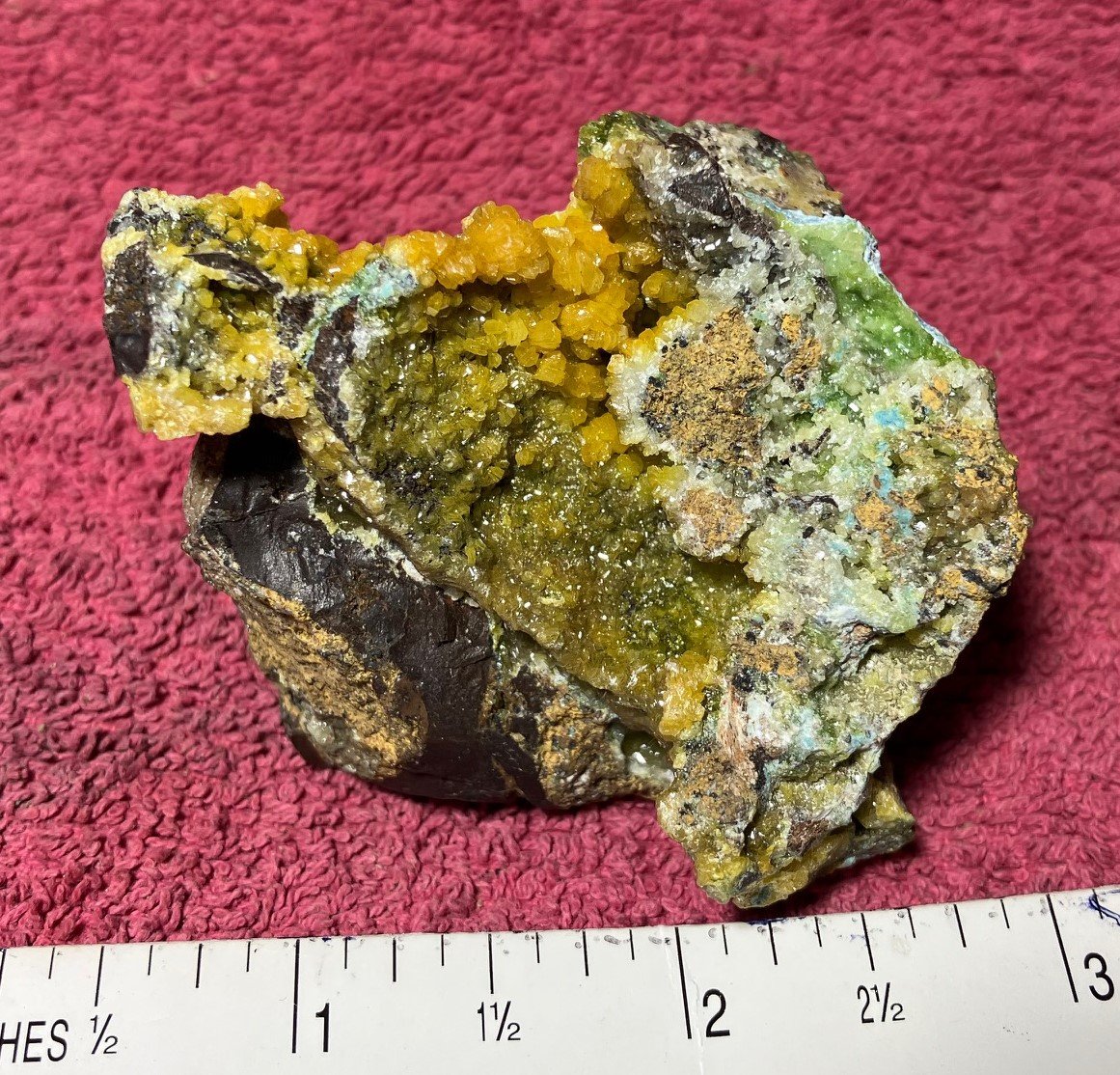 Mimetite and others
front of specimen
(Autor: bob kerr)