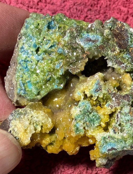 Mimetite and others
back of specimen
(Autor: bob kerr)