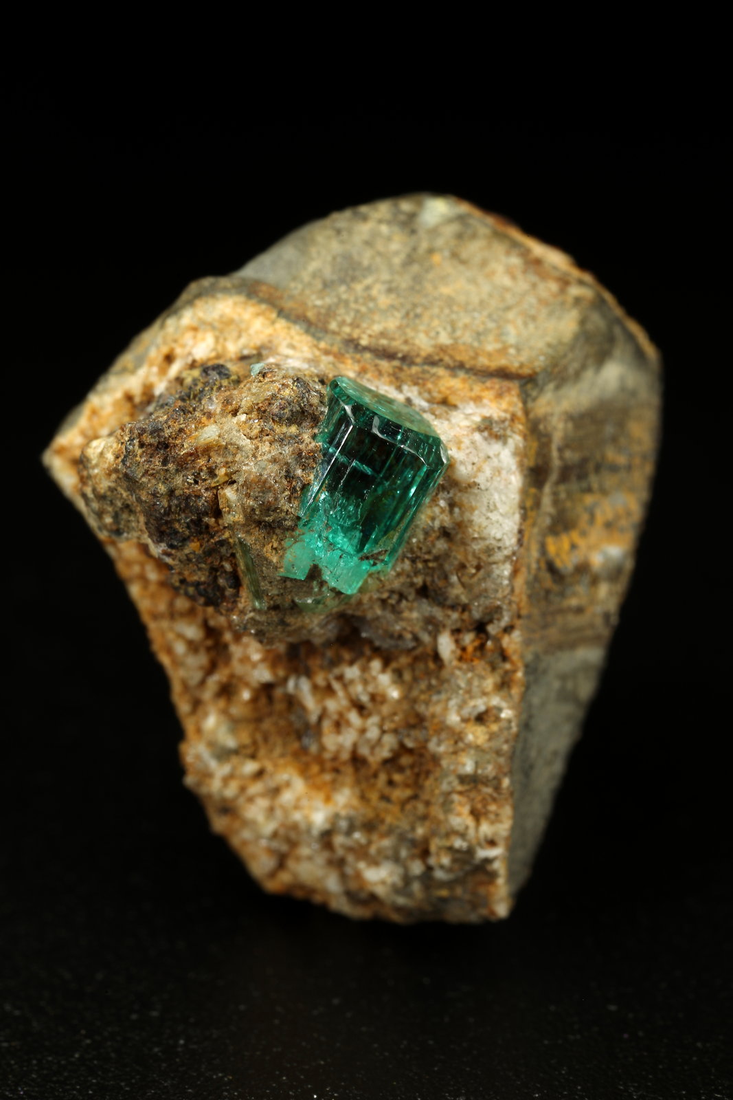 Beryl (variety emerald), Albite (variety cleavelandite)
19x25x17mm, xl=7mm
(Autor: Fiebre Verde)