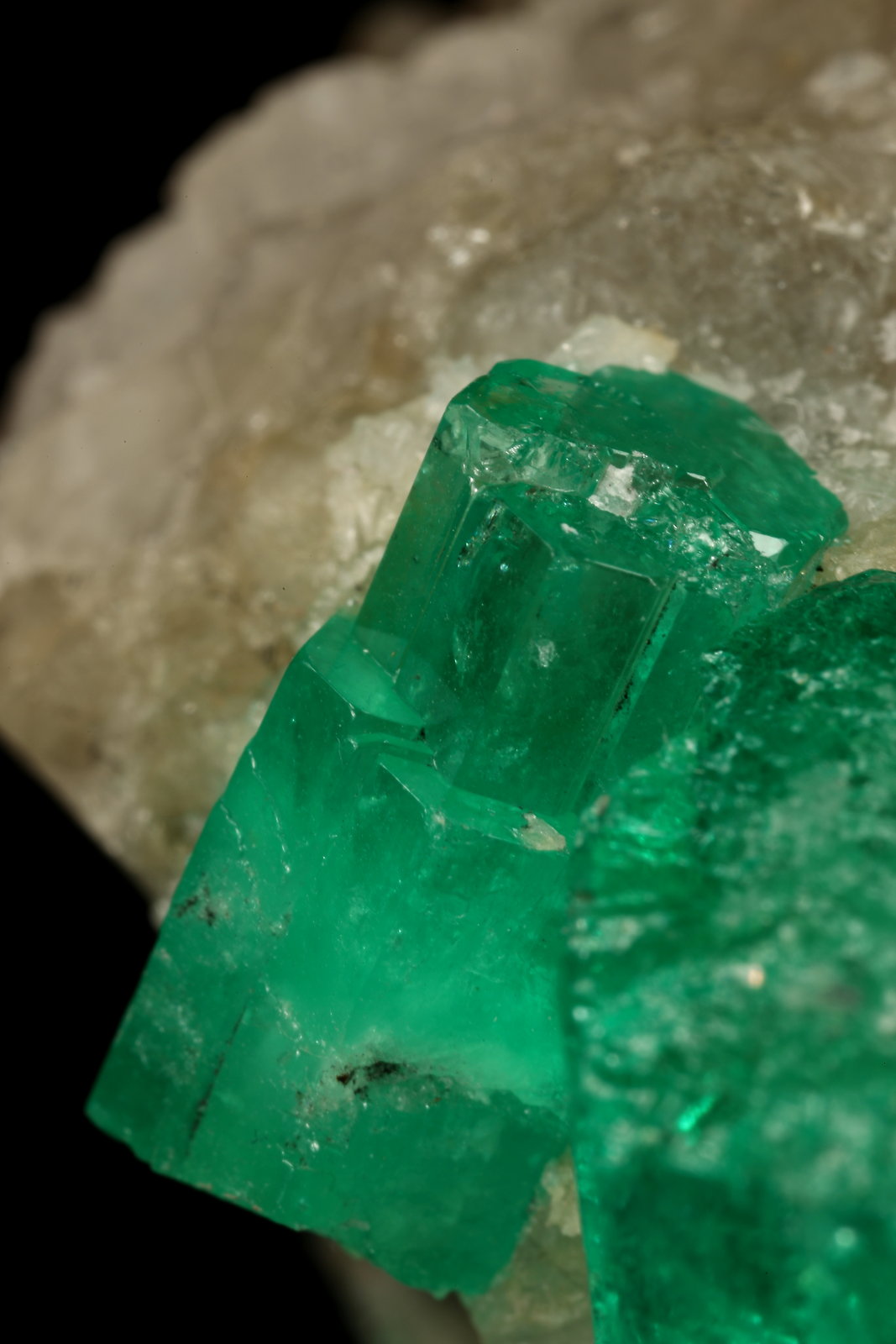 Beryl (variety emerald), Calcite
60x47x49mm, central xl=16mm
(Autor: Fiebre Verde)