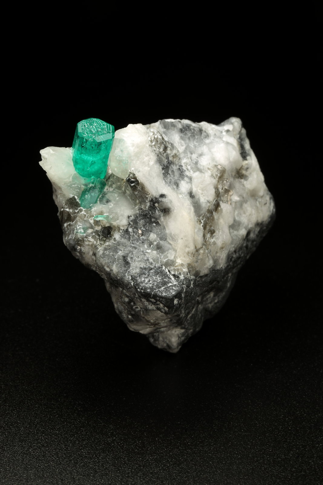 Beryl (variety emerald), Calcite
37x41x24mm, xl=9mm
(Autor: Fiebre Verde)