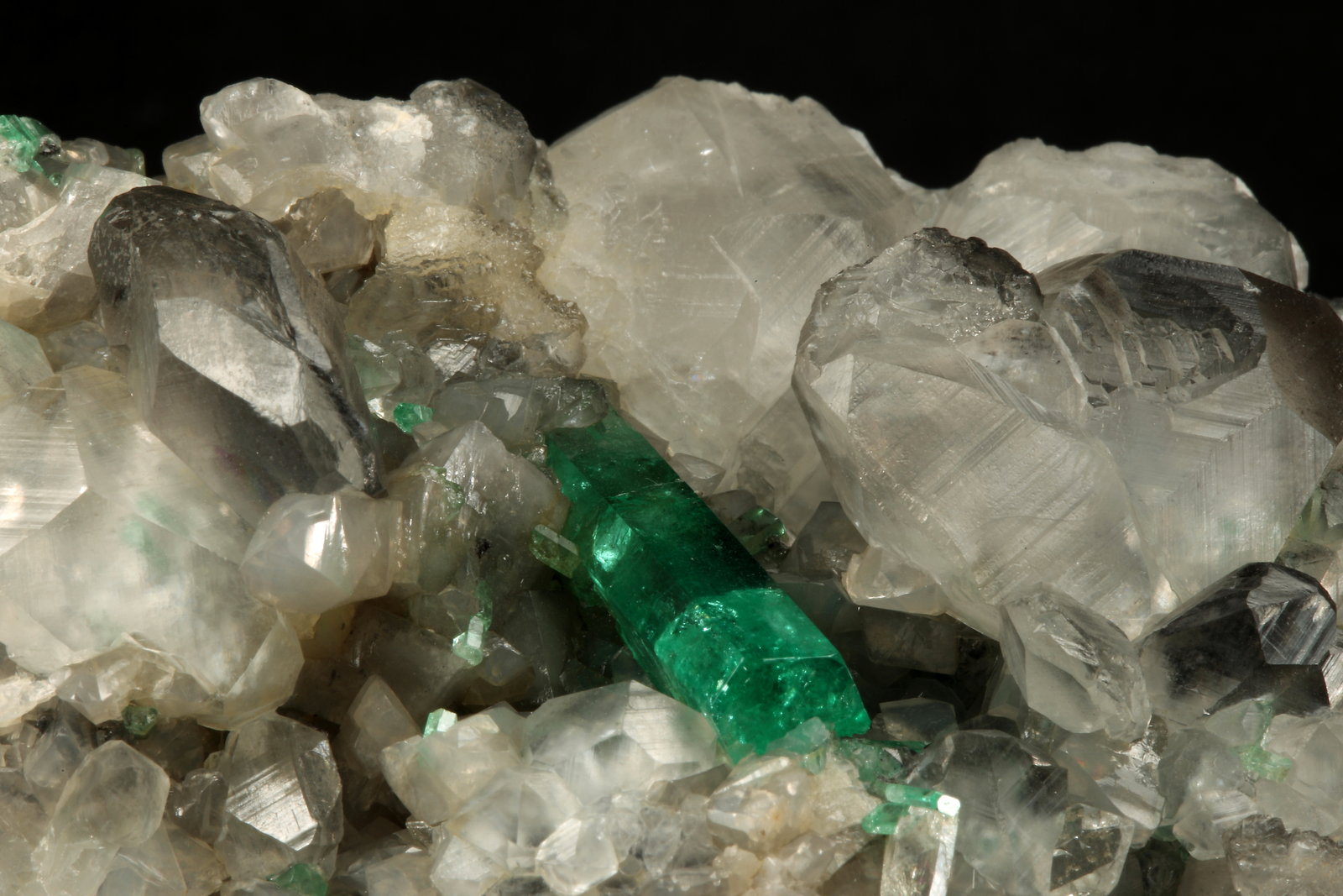 Beryl (variety emerald), Calcite
110x85x85mm, xl=30mm
(Autor: Fiebre Verde)